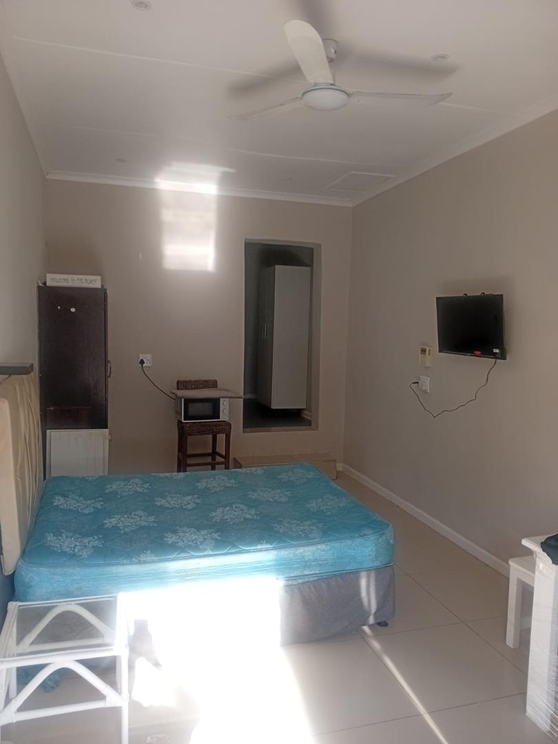 To Let 1 Bedroom Property for Rent in Humewood Eastern Cape